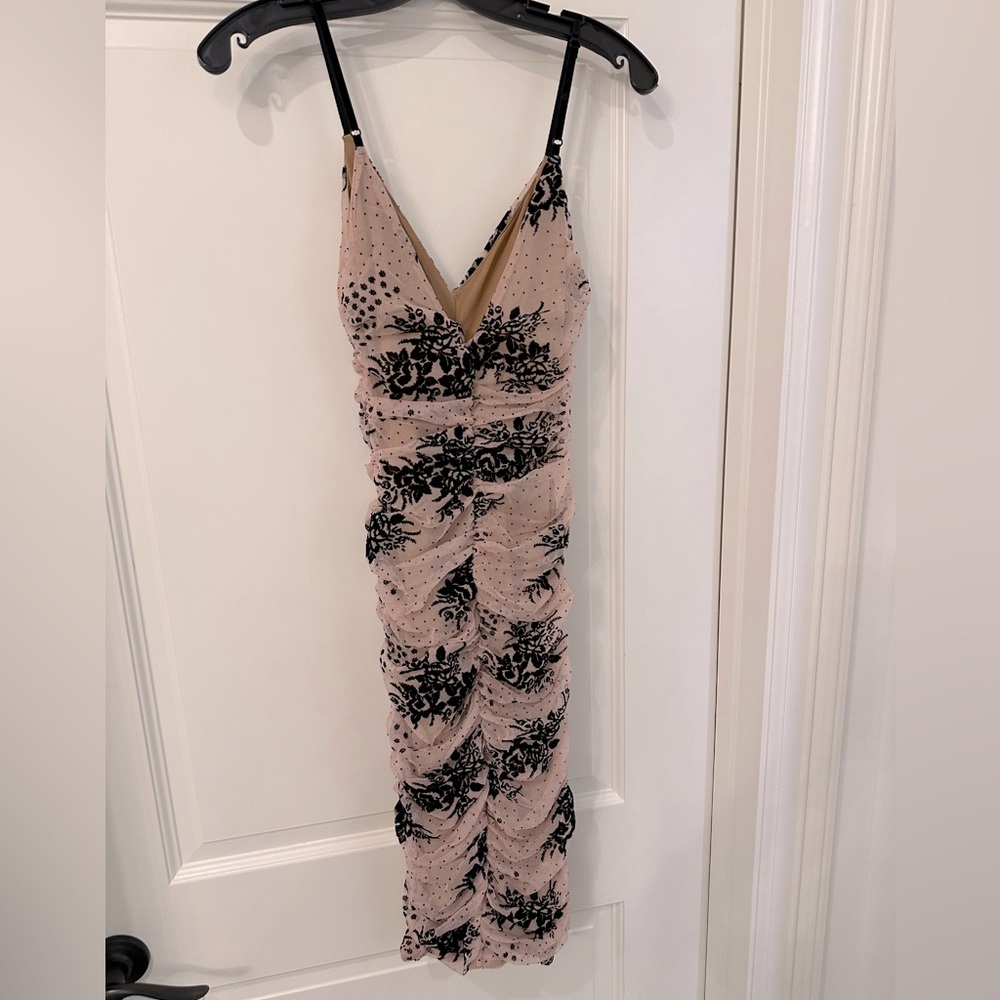 Majorelle Loreli Midi dress in pink romance bodycon ruched - Picture 3 of 6